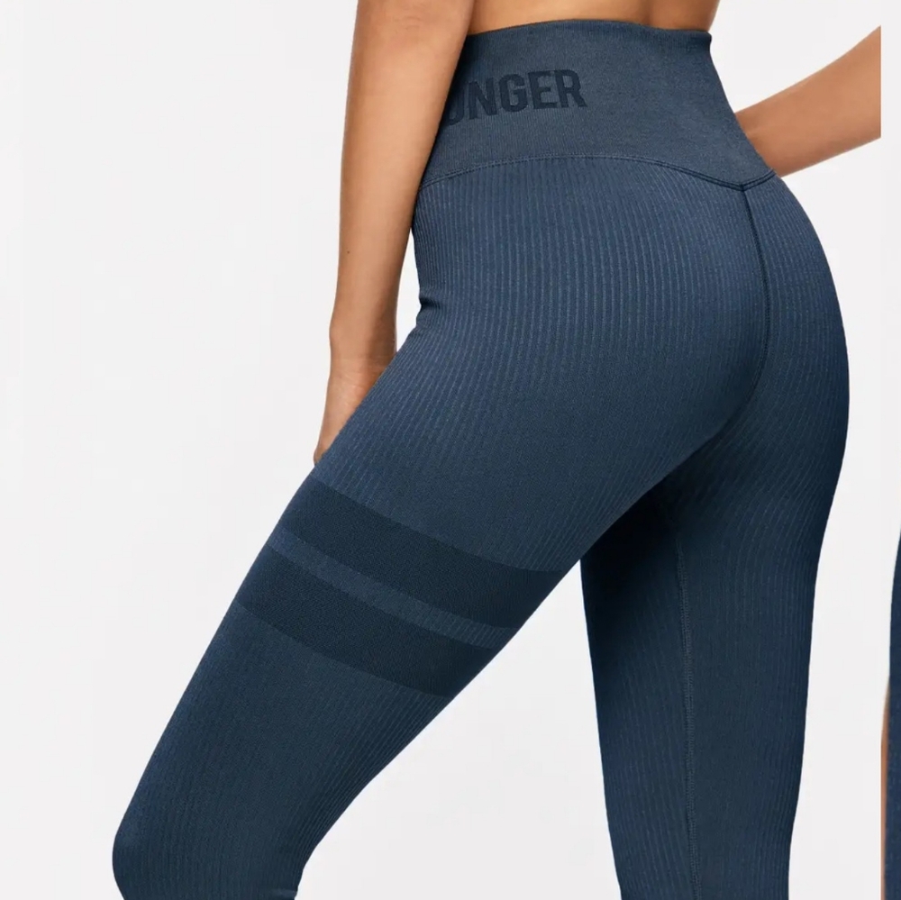 STRONGER Rib Seamless Leggings - Picture 4 of 7